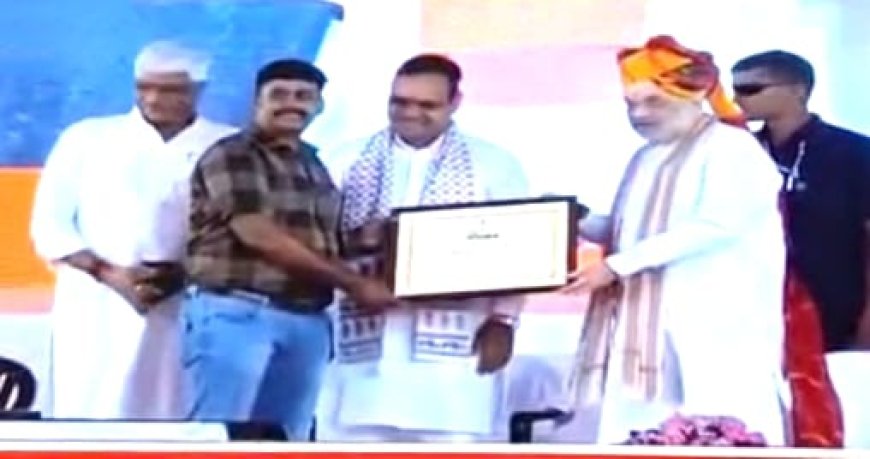 नौगांव चीडवा सहकारिता समिति सचिव मुकेश कुमार सचदेवा को गृहमंत्री ने किया सम्मानित