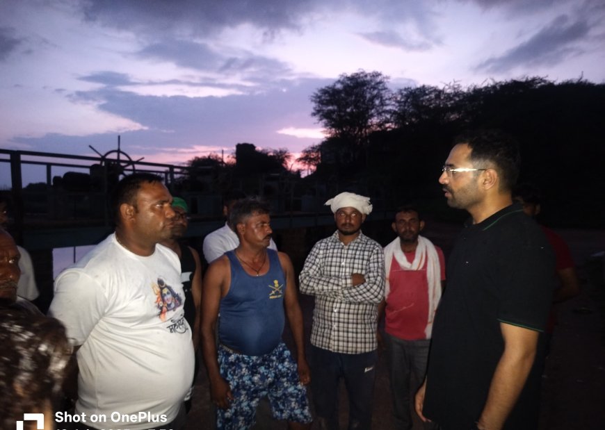 जिला कलक्टर ने गंभीर नदी व बन्ध बरेठा क्षेत्र के गांवों का किया दौरा: एसडीआरएफ, पुलिस एवं स्थानीय प्रशासन को किया सतर्क