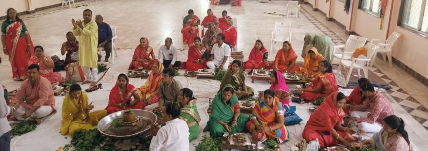 महेश्वरी महिला मंडल ने भोलेनाथ का सवा लाख बेलपत्र चढ़ा कर किया महाभिषेक