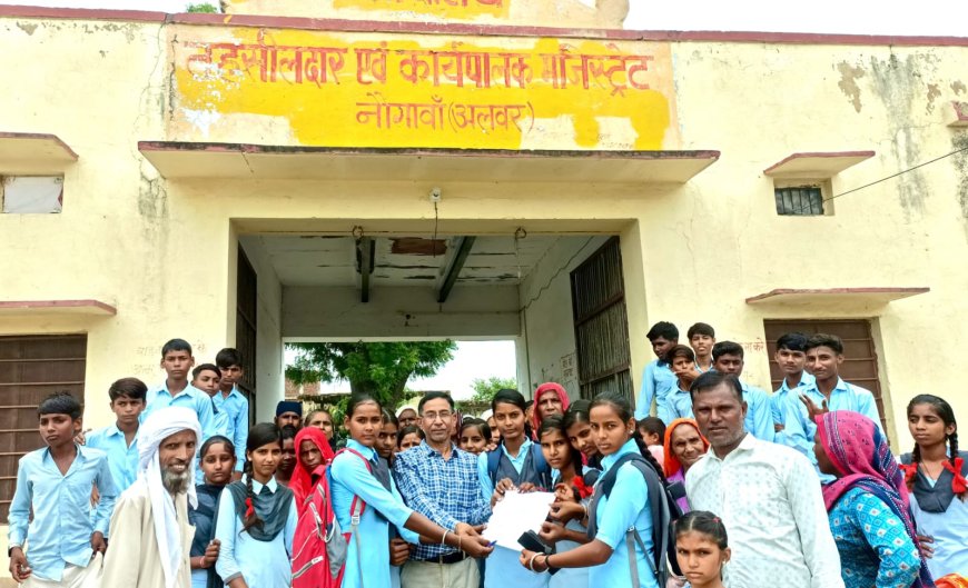 कीचड़ और डंफर से परेशान बच्चे पहुँचे तहसीलदार के पास: समस्या से कराया अवगत