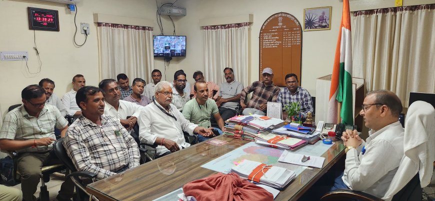 आईएफडब्ल्यूजे संगठन की नागौर जिला इकाई के पत्रकारों ने मुख्यमंत्री के नाम अतिरिक्त जिला कलेक्टर को सौंपा ज्ञापन