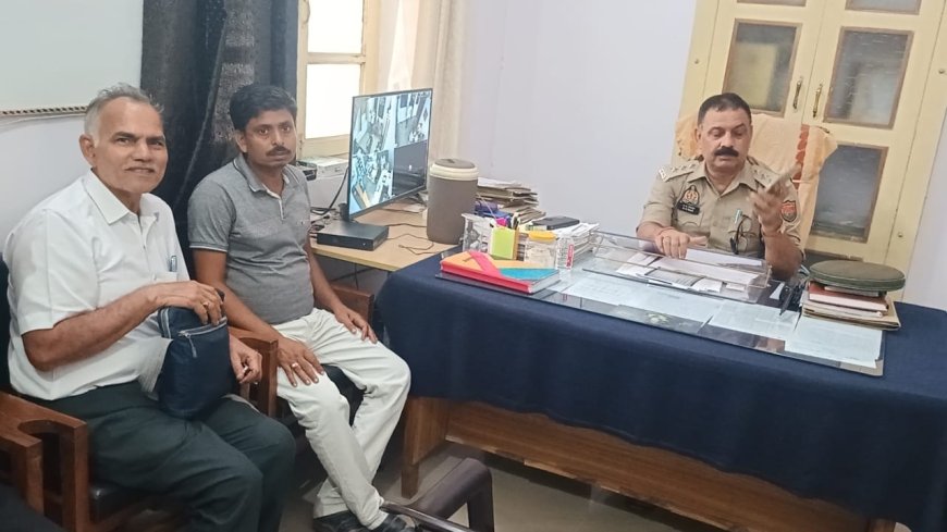 जनता दर्शन में सीओ ने सुनी समस्याएं: दातागंज सीओ ने कई शिकायतों पर दिए त्वरित कार्रवाई के निर्देश