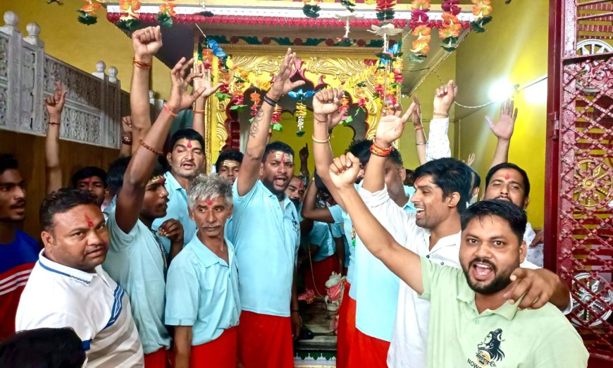 शिवरात्रि पर शिवालयों मे भोले के जयकारों के साथ चढ़ी काँवड़े