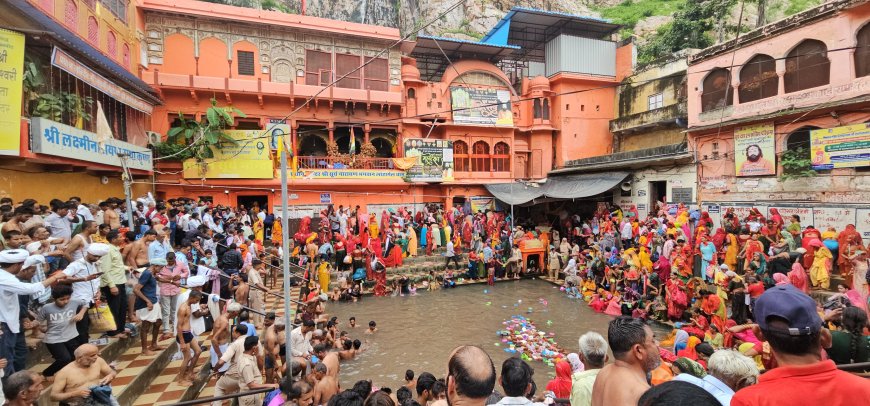 लोहार्गल  सूर्य कुंड में हरियाली अमावस्या पर हजारों श्रद्धालुओ ने लगाई आस्था की डुबकी, श्रद्धालुओं की भीड़