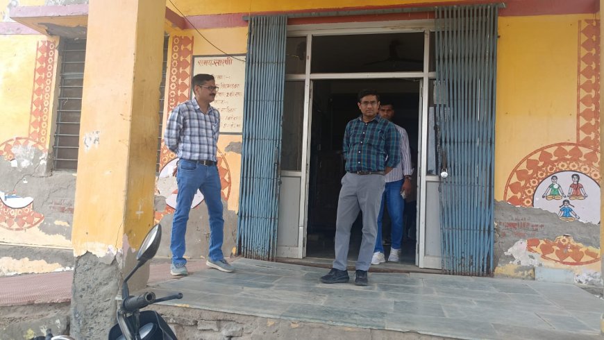 जिला कलेक्टर के निर्देशानुसार तहसीलदार ने सरकारी भवनों का किया निरीक्षण