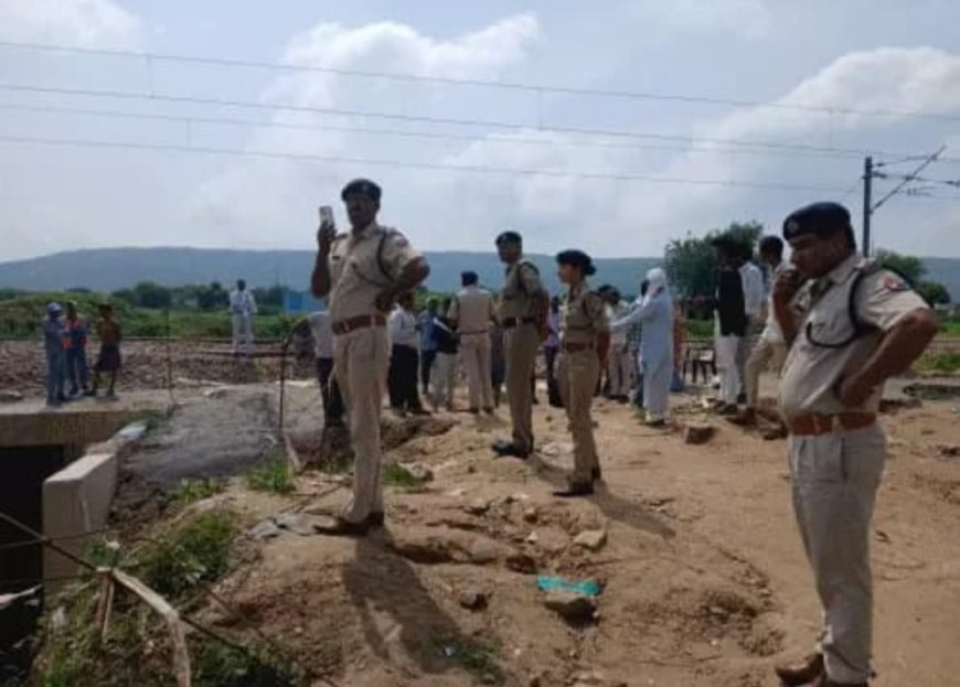 खैरथल में अंडरपास के पास ग्रामीणों का प्रदर्शन: निर्माण में देरी से नाराज ग्रामीणों ने 2 घंटे का जाम लगाया, ग्रामीणों ने की वैकल्पिक मार्ग की मांग