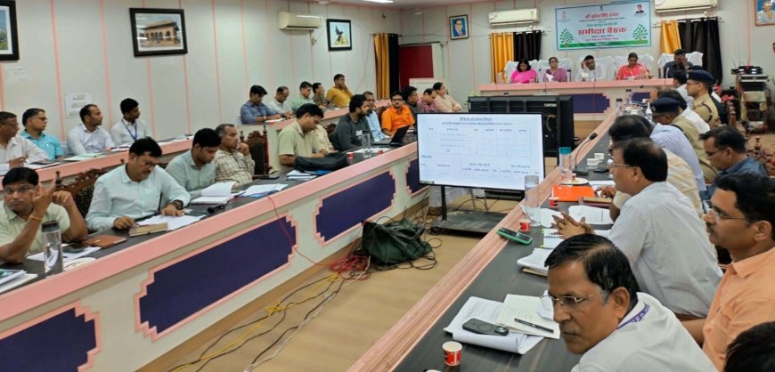 जिला प्रभारी मंत्री ने ली भरतपुर व डीग जिले के अधिकारियों की बैठक कार्यालयों से कोई भी व्यक्ति निराश होकर नहीं लौटे