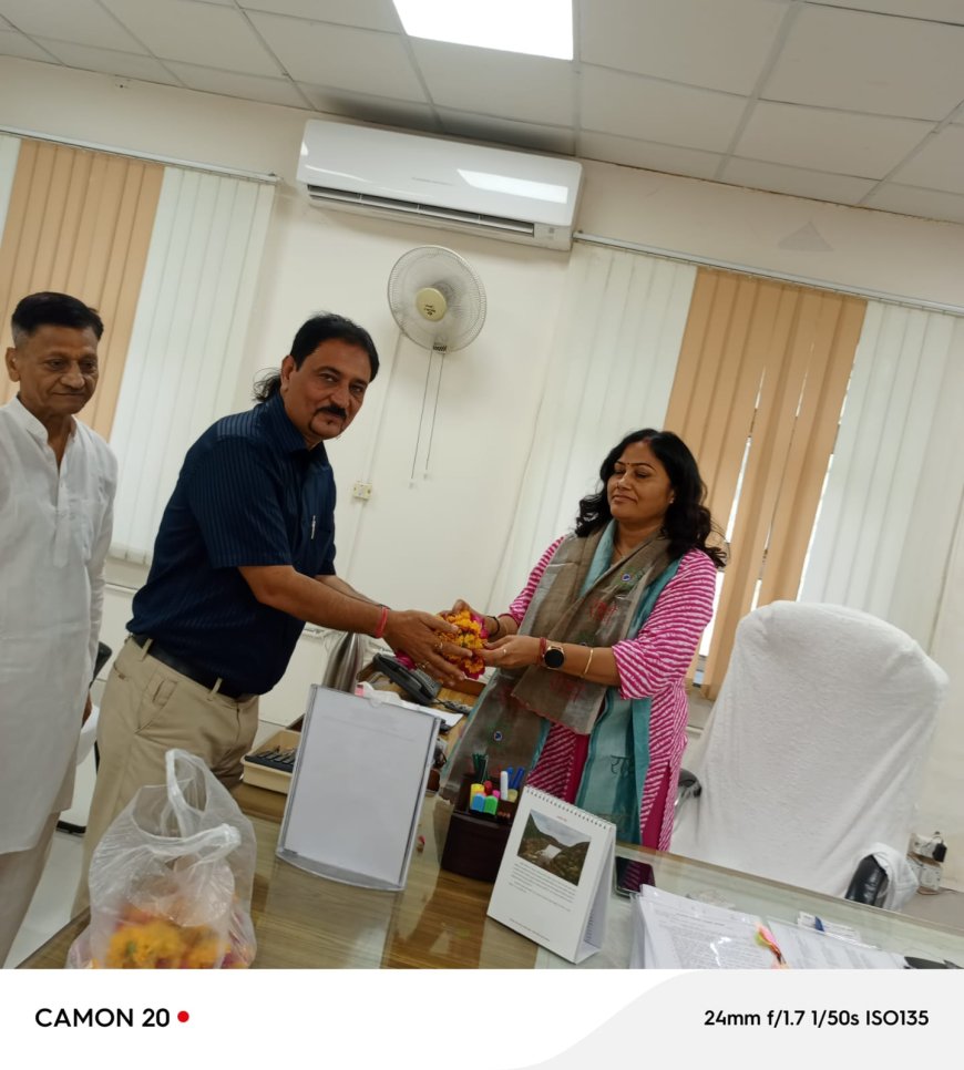 भरतपुर जिला व्यापार महासंघ का एक प्रतिनिधि मंडल सम्भागीय आयुक्त टीना सोनी, भरतपुर IG कैलाश विश्नोई एवं पुलिस अधीक्षक दिगंत आनन्द से औपचारिक मुलाका