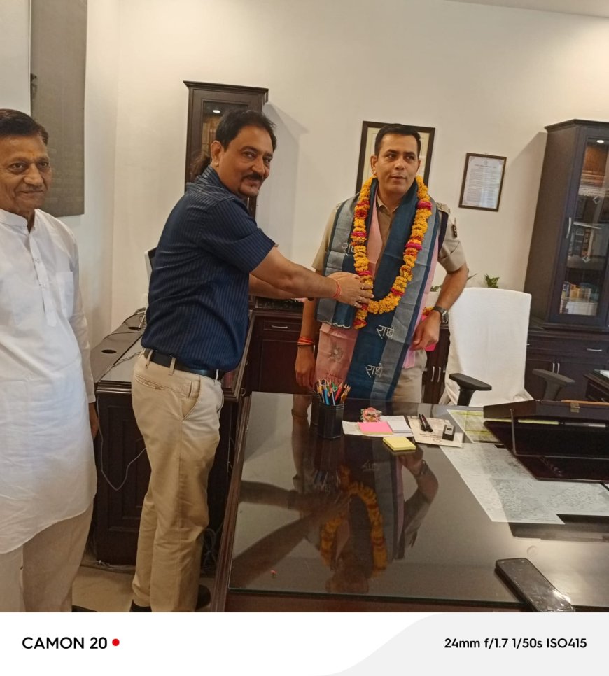 भरतपुर जिला व्यापार महासंघ का एक प्रतिनिधि मंडल सम्भागीय आयुक्त टीना सोनी, भरतपुर IG कैलाश विश्नोई एवं पुलिस अधीक्षक दिगंत आनन्द से औपचारिक मुलाका