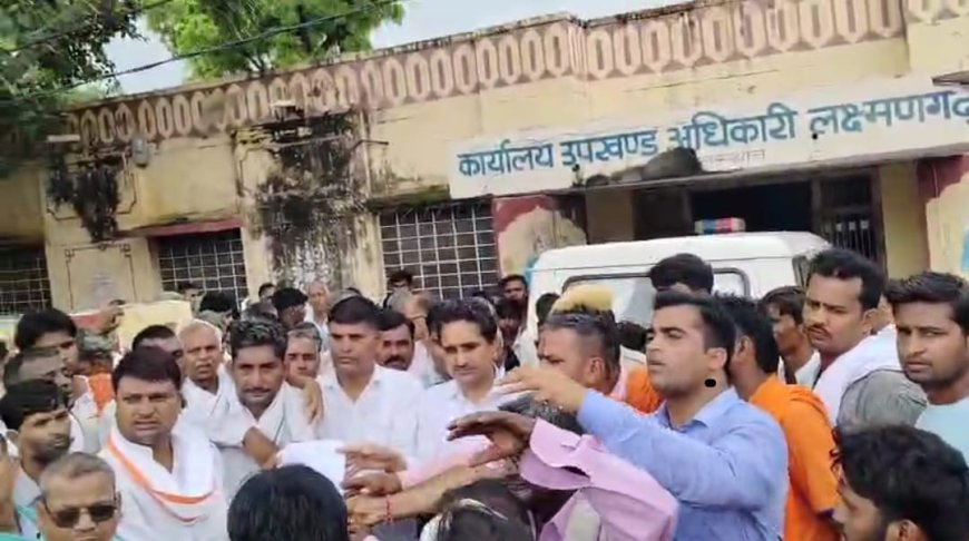 कावड़िये हादसे को लेकर लक्ष्मणगढ़ कस्बे सहित हरसाना बिचगांव बाजार रहे बंद, उपखंड अधिकारी को सोपा ज्ञापन