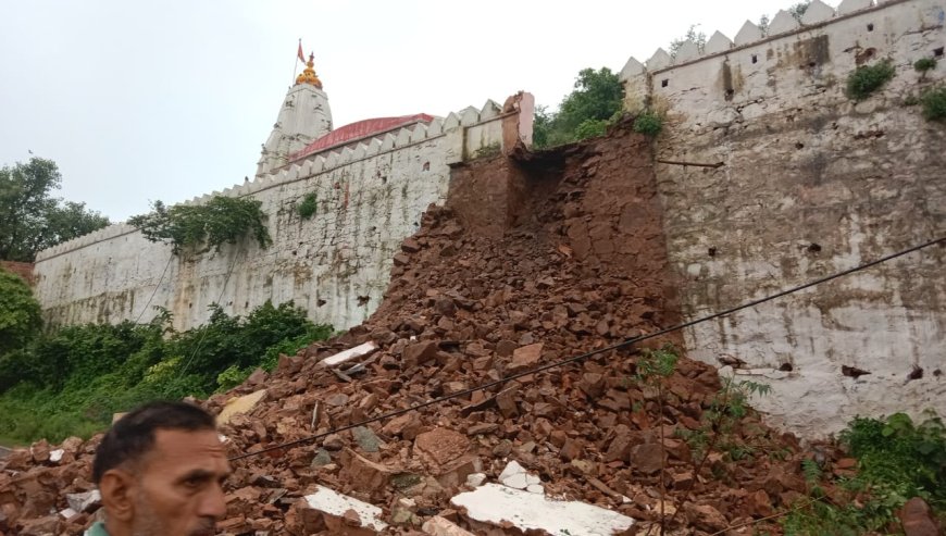 बराई माता मंदिर की एक गुंबद भरभरा कर ढही हादसा होते होते टला