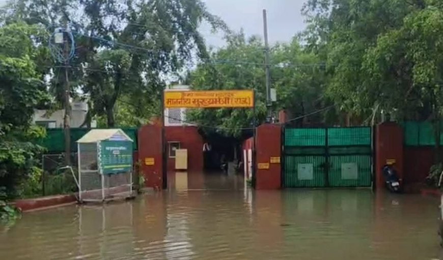 बारिश ने भरतपुर प्रशासन की तैयारियों की खोली पोल ,सीएम जनसुनवाई केंद्र तक में घुटनों तक भरा पानी,आमजन भगवान भरोसे