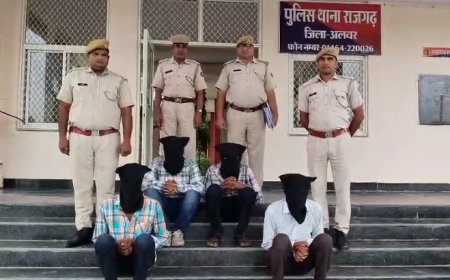 एक साल से फरार वांछित 5-5 हजार रुपये के चार आरोपी लूट के माममे मे गिरफ्तार