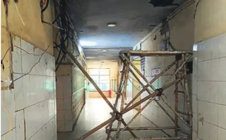 जिला अस्पताल की इमारतें भी जर्जर, फॉल्स सीलिंग और छज्जे गिराऊ:  कई वार्ड बंद किए