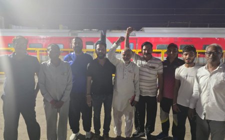 जगद्गुरू शंकराचार्य स्वामी के नेतृत्व में गौसंसद  का गठन मुम्बई , गौ-संसद में भाग लेने पहुँचे देश भर से गौ-सांसद