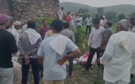 श्मशान घाट के रास्ते पर अतिक्रमण शव को रास्ते में रखकर कर करना पड़ा इंतजार