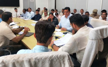 बरसात के समय सडकों की मरम्मत के लिए कोल्ड मिक्स प्लांट पद्धति अपनाऐं-जिला कलक्टर