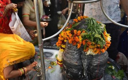 सावन का आखिरी सोमवार आज शिव मंदिरों में उमड़ा भक्तों का जन सैलाब
