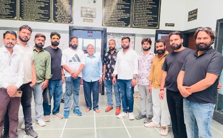 सेन क्षोरकार वेलफेयर सोसायटी ने वृद्धाश्रम में केश काटकर की निःशुल्क सेवा,हरणी महादेव मंदिर में 101 किलो फल का प्रसाद किया वितरित