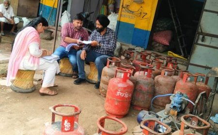 अवैध गैस रिंफलिंग की दुकान पर छापा ,37 घरेलू गैस सिलेंडर किए जप्त