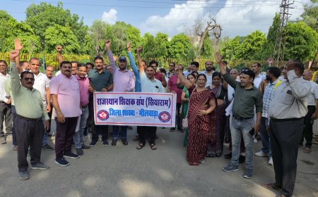शिक्षक संघ (सियाराम) के प्रान्तव्यापी आंदोलन के तहत शिक्षकों ने किया कलेक्ट्रेट पर प्रदर्शन, मुख्यमंत्री को भेजा ज्ञापन