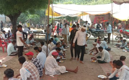 मुर्राटा में शिव महापुराण कथा के समापन पर योजित भंडारे में प्रसादी ग्रहण करने उमड़ी भीड़