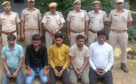 कारिस देव बाबा मेला में जुआघर में जुआ खेलने और खिलाने वाले 5 जुआरियों को किया गिरफ्तार