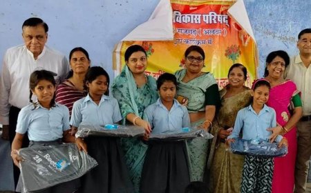 एक सौ पचास जरूरतमंद बच्चों को किए बैग वितरित