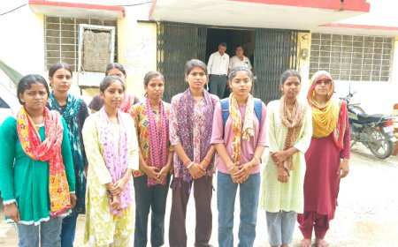 रिजल्ट नहीं निकालने व मार्कशीट नहीं देने के बाबत में महाविद्यालय की छात्रों ने किया रोड जाम :उपखंड अधिकारी को सोपा ज्ञापन