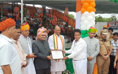 धर्मेंद्र सेन वरिष्ठ पत्रकार जिला स्तरीय  स्वतंत्रता दिवस पर सम्मानित