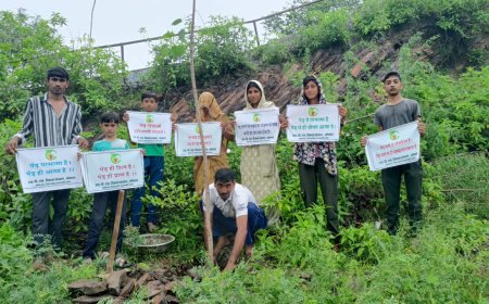 जानकी परिवार ने वृक्षारोपण कर पालने का लिया संकल्प