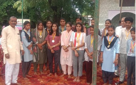 सकट में भागीरथ सेना टीम ने प्रतिभावान छात्र-छात्राओं का किया सम्मान