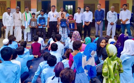 गिव स्माइल कैंपेन के अंतर्गत पालनहार व जरुरत मंद बच्चों को स्कूल बैग व स्टेशनरी मिलने से चेहरे खिले