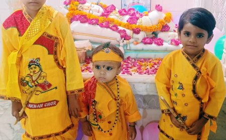 नैनन में श्याम समायो,,, सकट के बांके बिहारी मंदिर मे बही भजनों की बयार, भगवान श्री कृष्ण की बाल रूप की संजीव झांकी सजाई