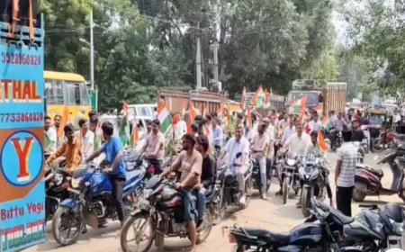 खैरथल-तिजारा जिले के नाम व मुख्यालय परिवर्तन के विरोध में तिरंगा बाइक रैली