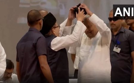 भरे मंच पर CM नीतीश ने मुस्लिम टोपी पहनने से किया इनकार, फिर जो हुआ...