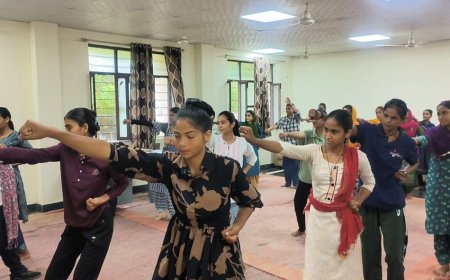 गोविन्दगढ़ : रानी लक्ष्मीबाई महिला आत्मरक्षा प्रशिक्षण कार्यक्रम में छात्राओं को आत्मरक्षा के गुर सिखाए