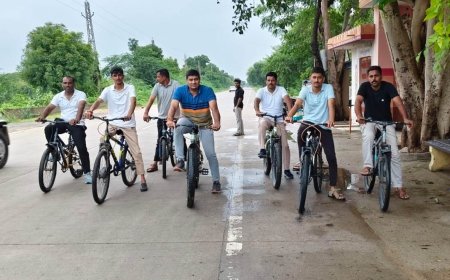 संडे ऑन साइकिल अभियान पर तखतगढ़ थाना परिसर में पुलिस ने किया योगाभ्यास, सुर्य नमस्कार ओर कपालभाति