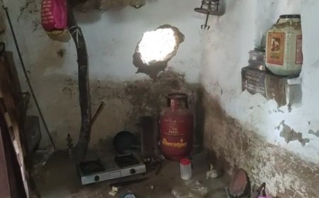 कच्चे घर में सेंध लगा कर नकदी और जेवरात चोरी