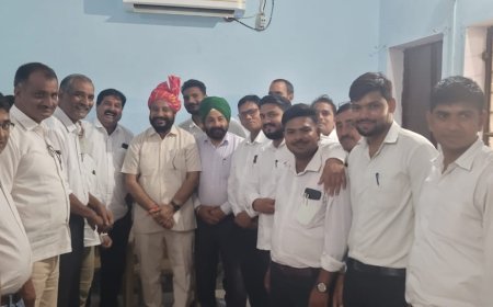 रामगढ़ बार एसोसिएशन ने रामगढ़ विधायक सुखवंत सिंह का साफा बांधकर किया स्वागत