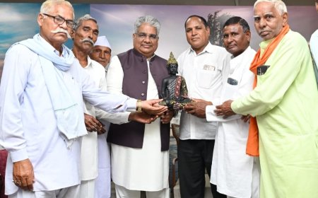 केंद्रीय मंत्री ने खैरथल जाटव समाज के पदाधिकारियों से किया संवाद