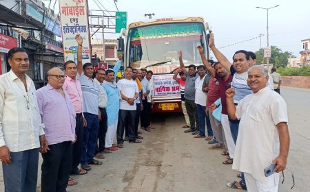 श्री श्याम सखा सेवा समिति महुवा के तत्वाधान में धार्मिक यात्रा के लिएवृंदावन रमणरेती दाऊजी:  श्याम प्यारे के जयकारों के साथ हुई बस रवाना