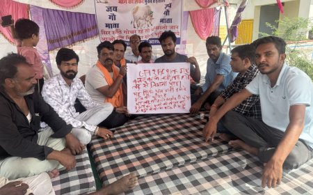 अतिक्रमण के खिलाफ आरणी के ग्रामवासियों द्वारा भूख-हड़ताल का चौथा दिन:, पूर्व सरपंच ने किया अतिक्रमण, प्रशासन का सहयोग नहीं ,खून से लिखा पत्र