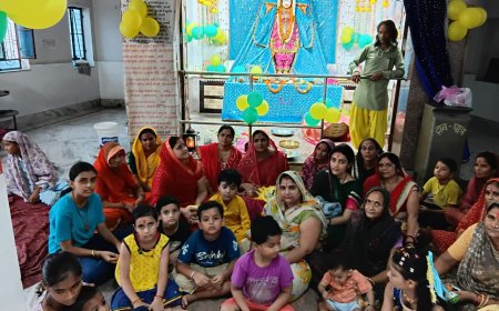 महुवा के श्री कल्याण जी के मंदिर पर श्रद्धालु महिलाओं द्वारा हुआ बलदेव छठ पर संगीतमय रंगारंग बधाई  कार्यक्रम