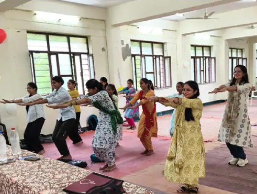 गोविंदगढ़ के गवर्नमेंट कॉलेज में आत्मरक्षा प्रशिक्षण: महिला पुलिसकर्मियों ने छात्राओं को सिखाए सेल्फ-डिफेंस के गुर