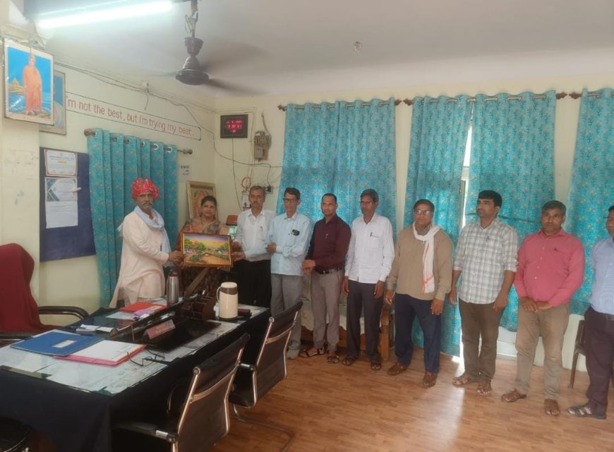 भामाशाह मंगल राम मास्टर ने रैणी के सरकारी सीनियर स्कूल भजेड़ा मे तीन कम्प्यूटर और कैमरा डोनेट किए