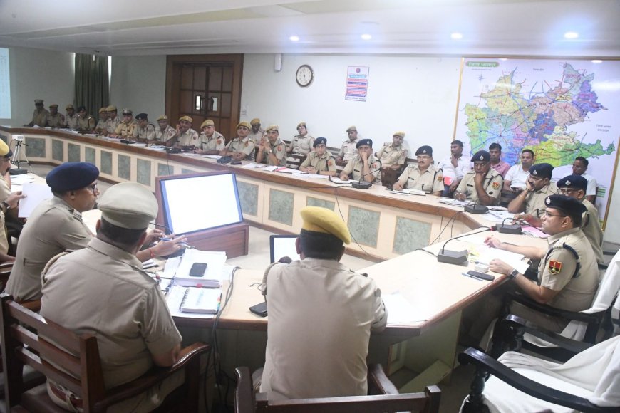 जिला पुलिस अधीक्षक दिगंत आनंद (आईपीएस) ने ली अपराध गोष्ठी