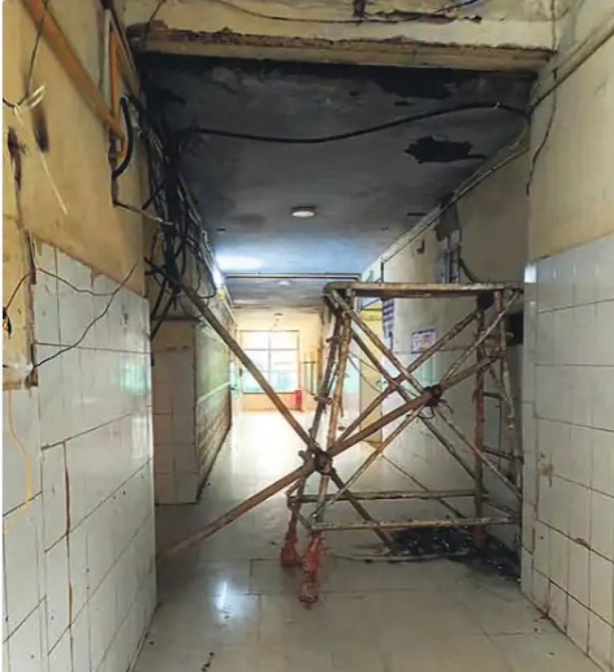 जिला अस्पताल की इमारतें भी जर्जर, फॉल्स सीलिंग और छज्जे गिराऊ:  कई वार्ड बंद किए