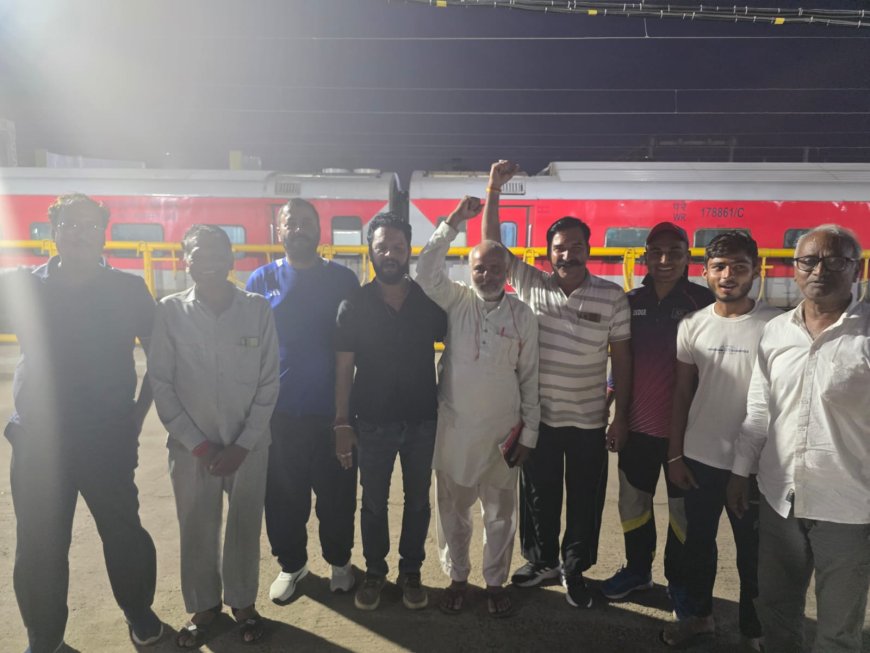 जगद्गुरू शंकराचार्य स्वामी के नेतृत्व में गौसंसद  का गठन मुम्बई , गौ-संसद में भाग लेने पहुँचे देश भर से गौ-सांसद