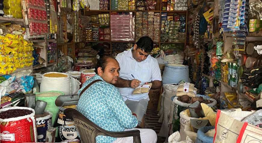 त्योहार सीजन में खाद्य सुरक्षा विभाग की कार्रवाई, हरसोली व मुंडावर में लिए मसालों के सैंपल